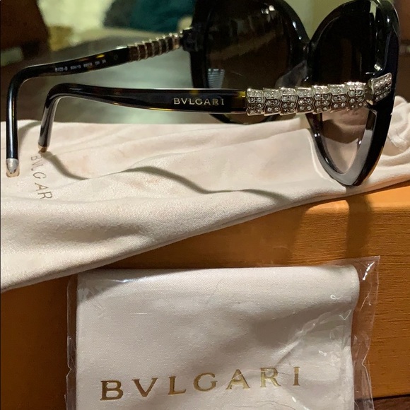 Sunglasses - Picture 4 of 5